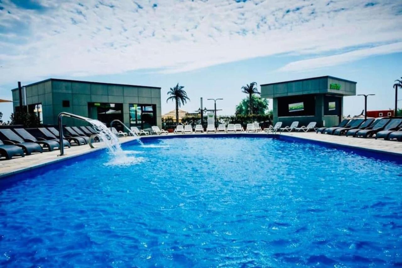 Baby Sea View And Pools Apartment- Mamaia Beach Resort นาโวดาริ ภายนอก รูปภาพ