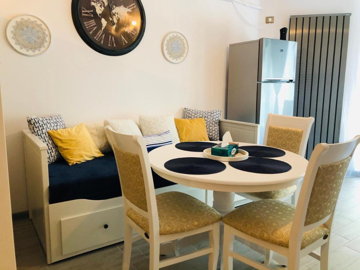 Baby Sea View And Pools Apartment- Mamaia Beach Resort นาโวดาริ ภายนอก รูปภาพ