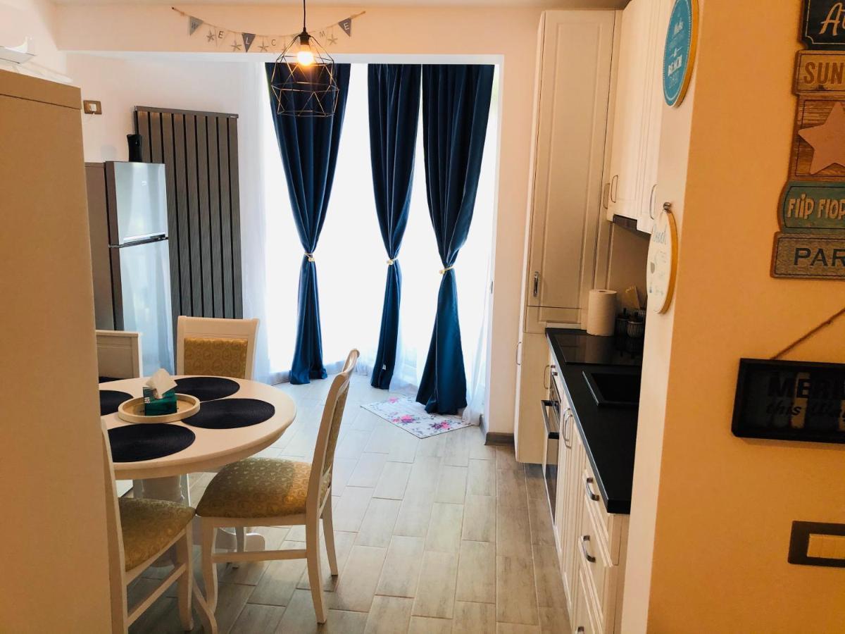 Baby Sea View And Pools Apartment- Mamaia Beach Resort นาโวดาริ ภายนอก รูปภาพ
